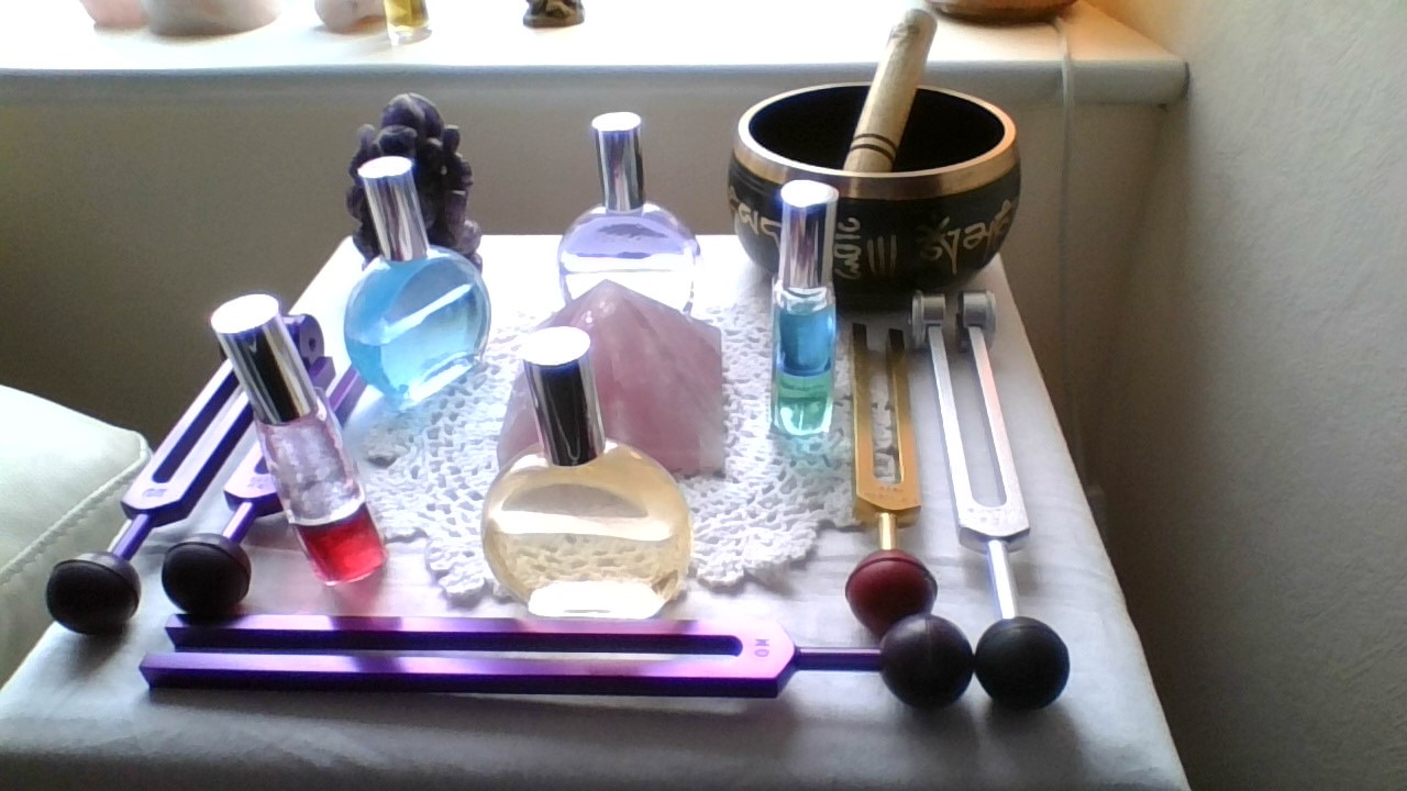 Tuning forks and Colour Mirrors bottles prepared for a session